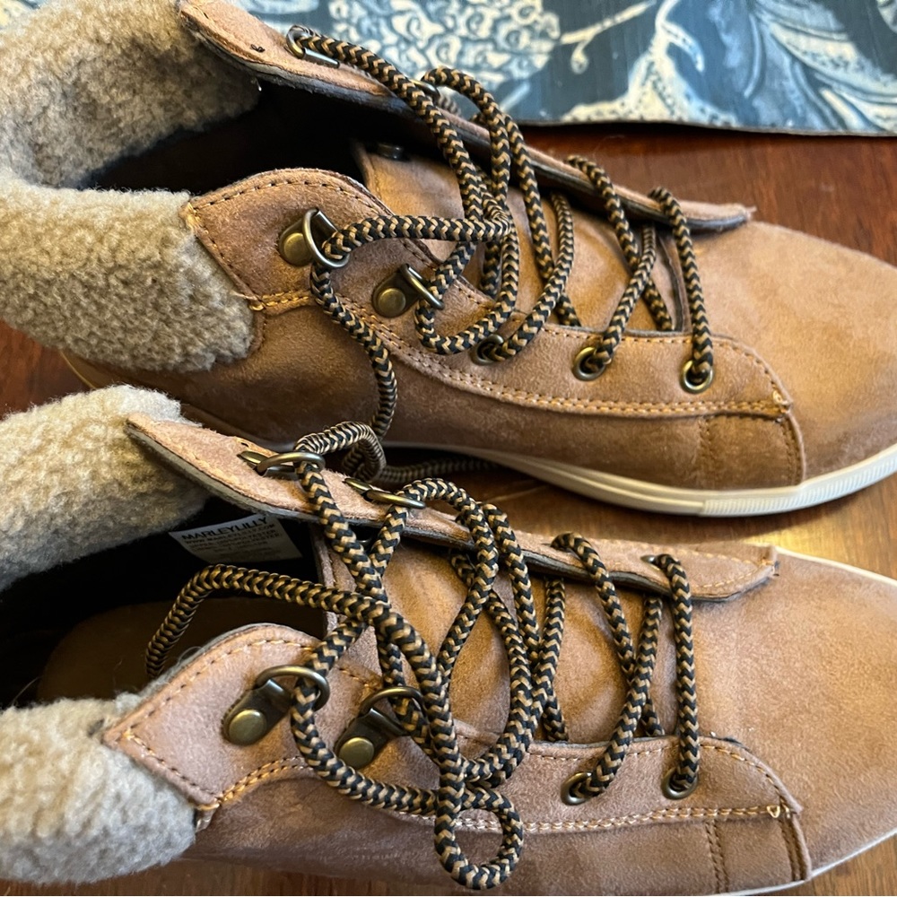 Marleylily hiking boots excellent condition